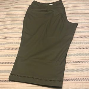 Lane Bryant olive green capri pants - NWT - Size 26